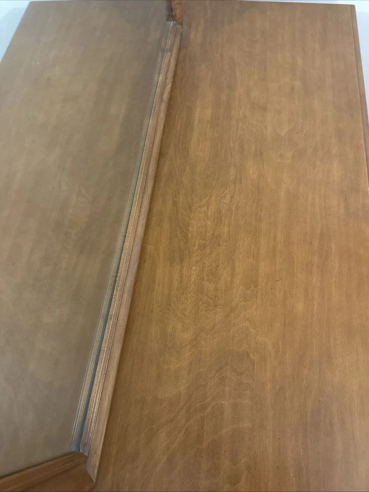 Cómoda antigua chapa de cerezo sobre un núcleo de madera dura (probablemente arce o abedul) como está Foto 4 de 4