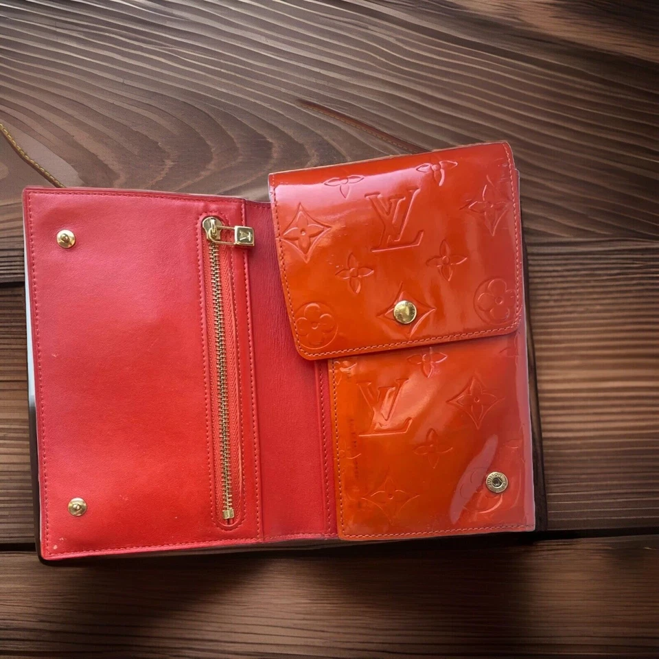 Louis Vuitton Crossbody Beach Wallet - Image 3 of 4