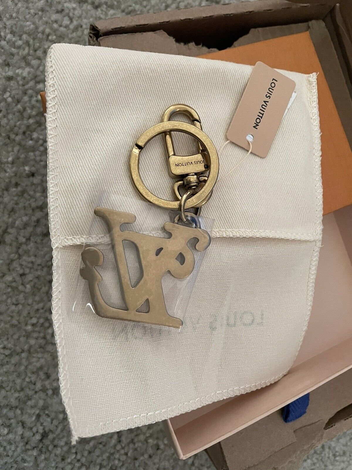 Louis Vuitton Lv nanogram bag charm and key holder (M00362)