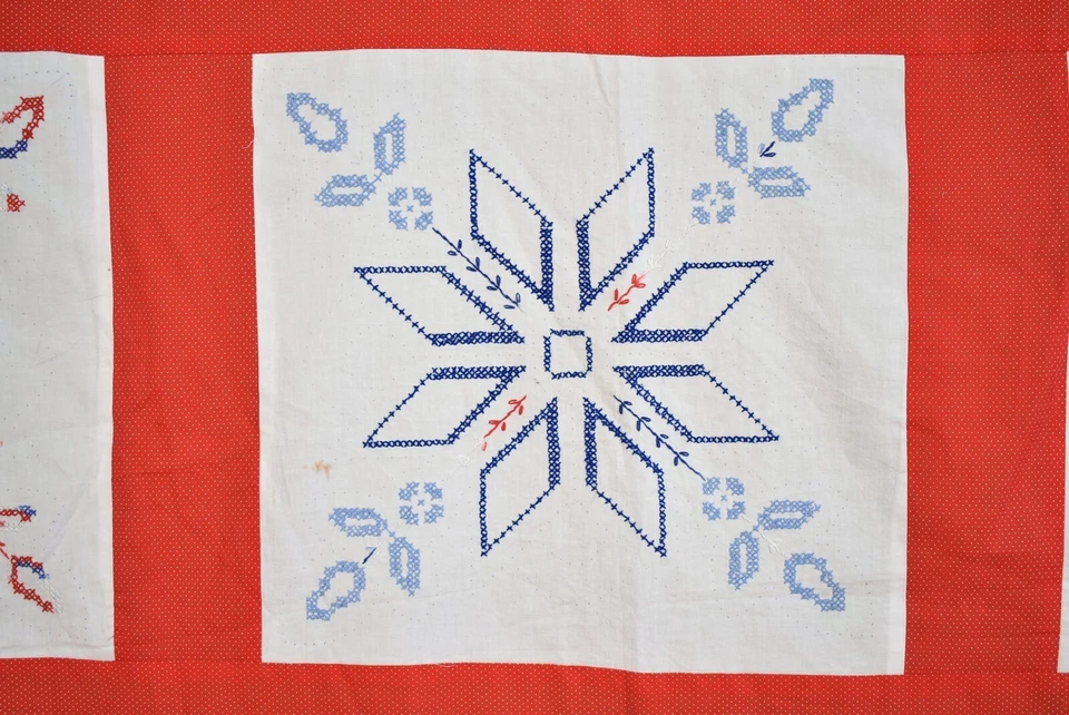 Large Vintage 40's Red, White & Blue Stars & Flowers Antique Quilt Top! - Image 4 of 4