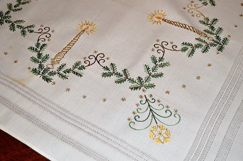 WEIHNACHTSBÄUME AUS SCHNÖRKELARBEITEN & KERZEN MIT EINEM TWIST! VINTAGE DEUTSCHE TISCHDECKE - Bild 12 von 12
