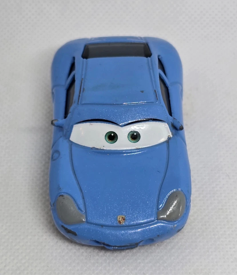 Carro de brinquedo Disney Pixar Cars Sally Carrera Porsche 911 azul fundido - 03 - Imagem 3 de 4