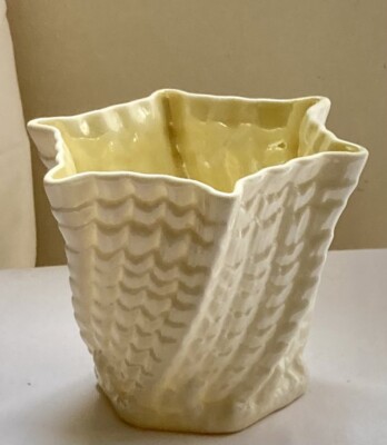 Vintage Belleek Cache Pot 11 cm Twisted Limpet Lustre
