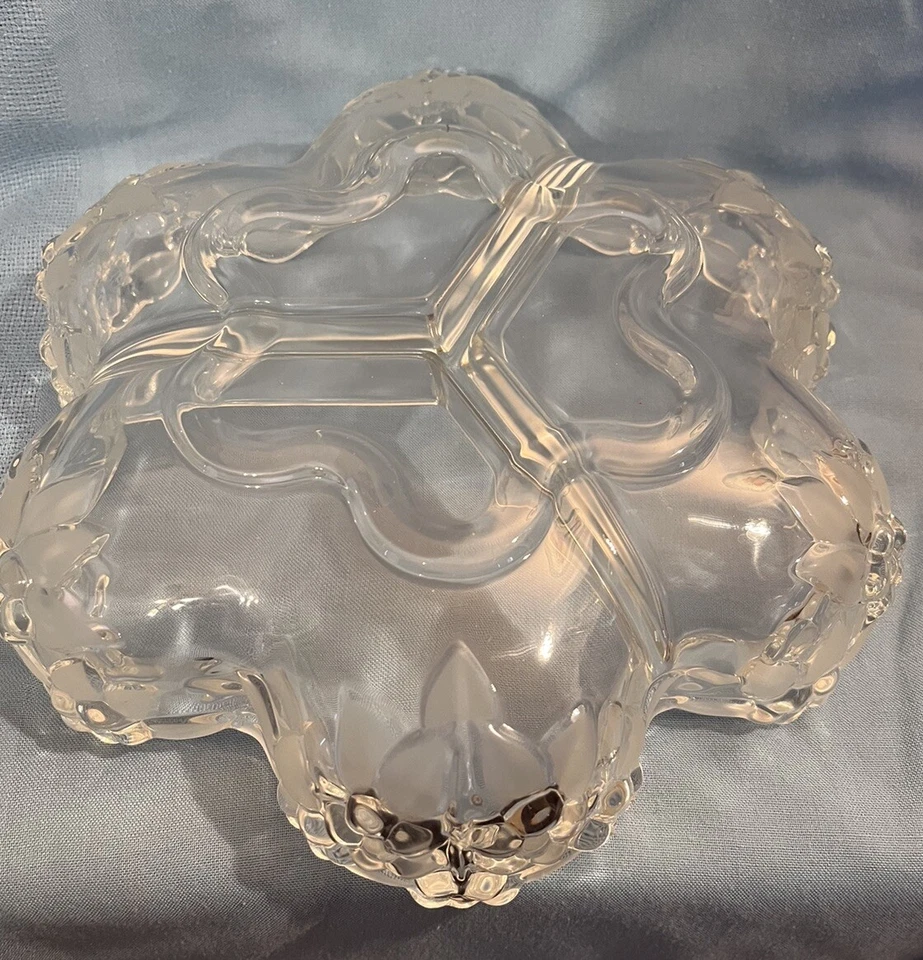 Cuenco para servir vintage de 3 compartimentos festoneado con forma de flor de cristal Mikasa Foto 2 de 4