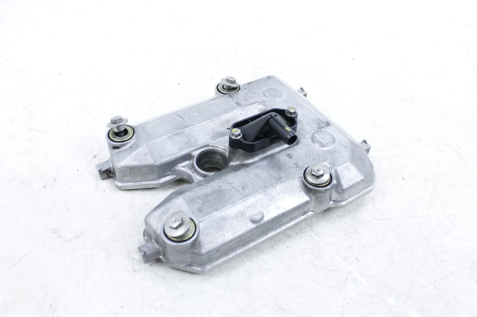 06-15 CUBIERTA CULATA EXTREMO SUPERIOR MOTOR SUZUKI BOULEVARD M109R Foto 3 de 4