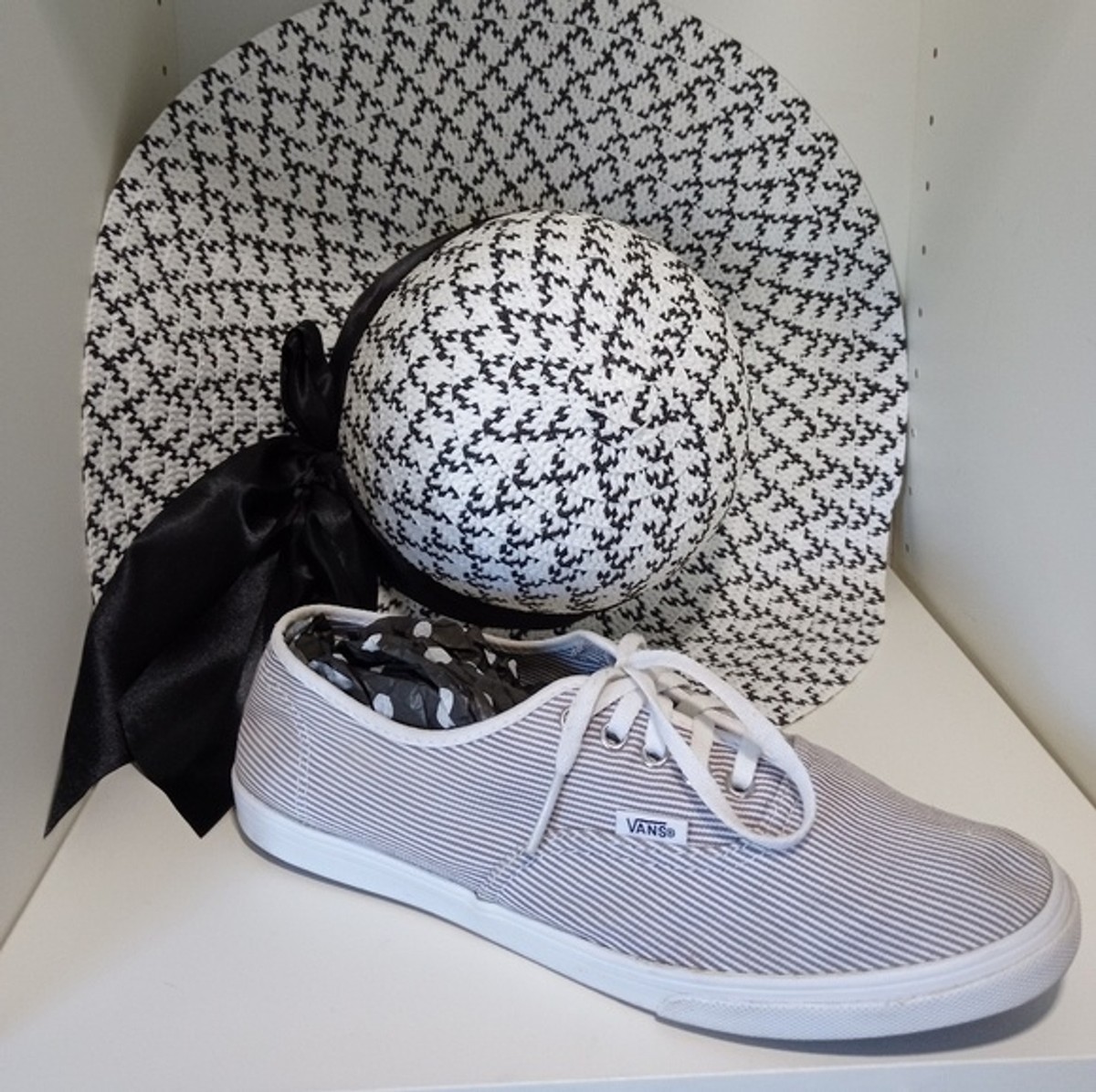 Vans - Classic Pinstripe White Grey Skate Shoes - Women
