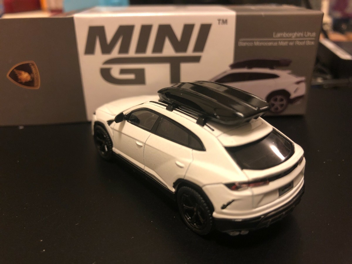 MINI GT 220 chase (opened) Lamborghini Urus Bianco Monocerus