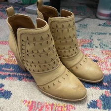 Sofft Eurosoft Cutout Stacked Heel Booties - All Manmade - 8