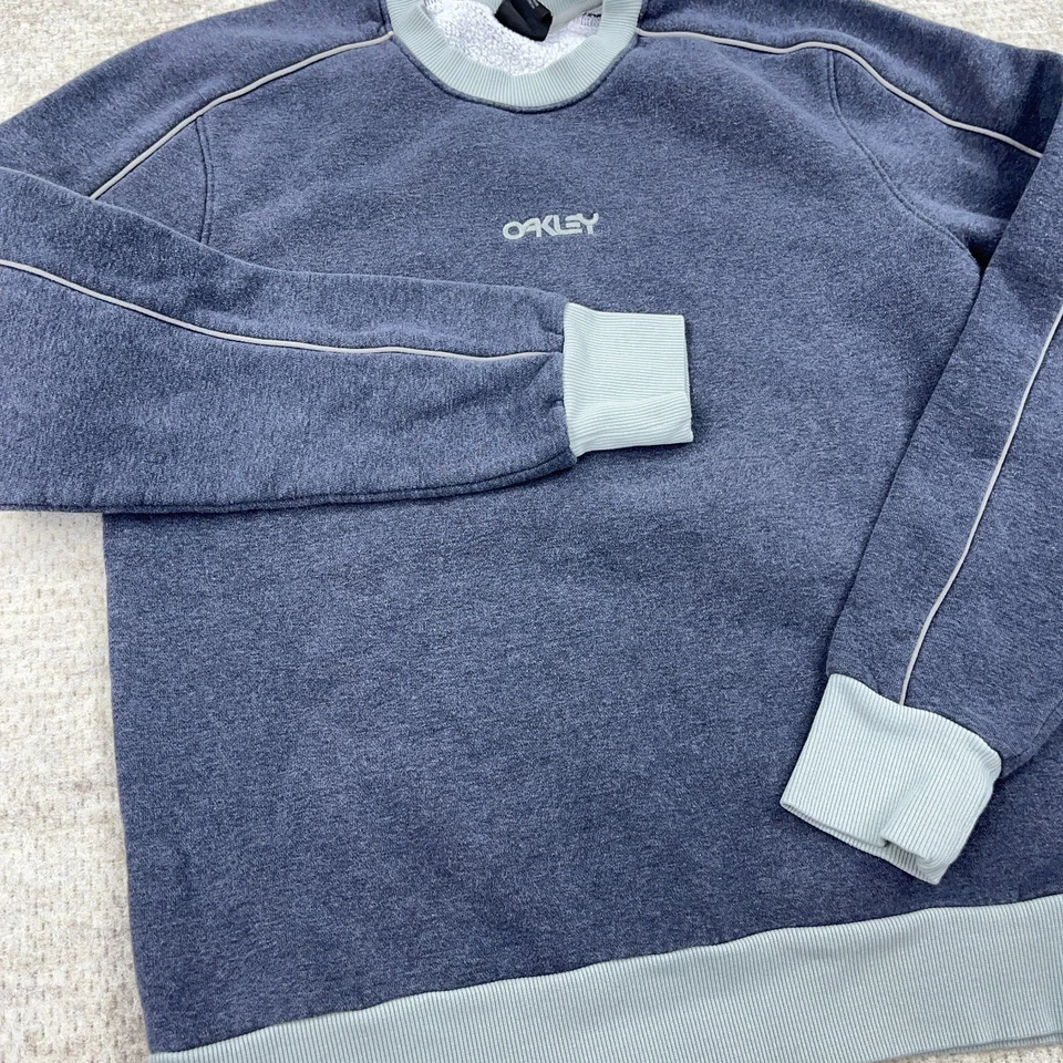 Moletom Oakley Vintage Y2K Masculino Médio Azul Cinza Gola Redonda Logotipo Central Travis - Imagem 3 de 4