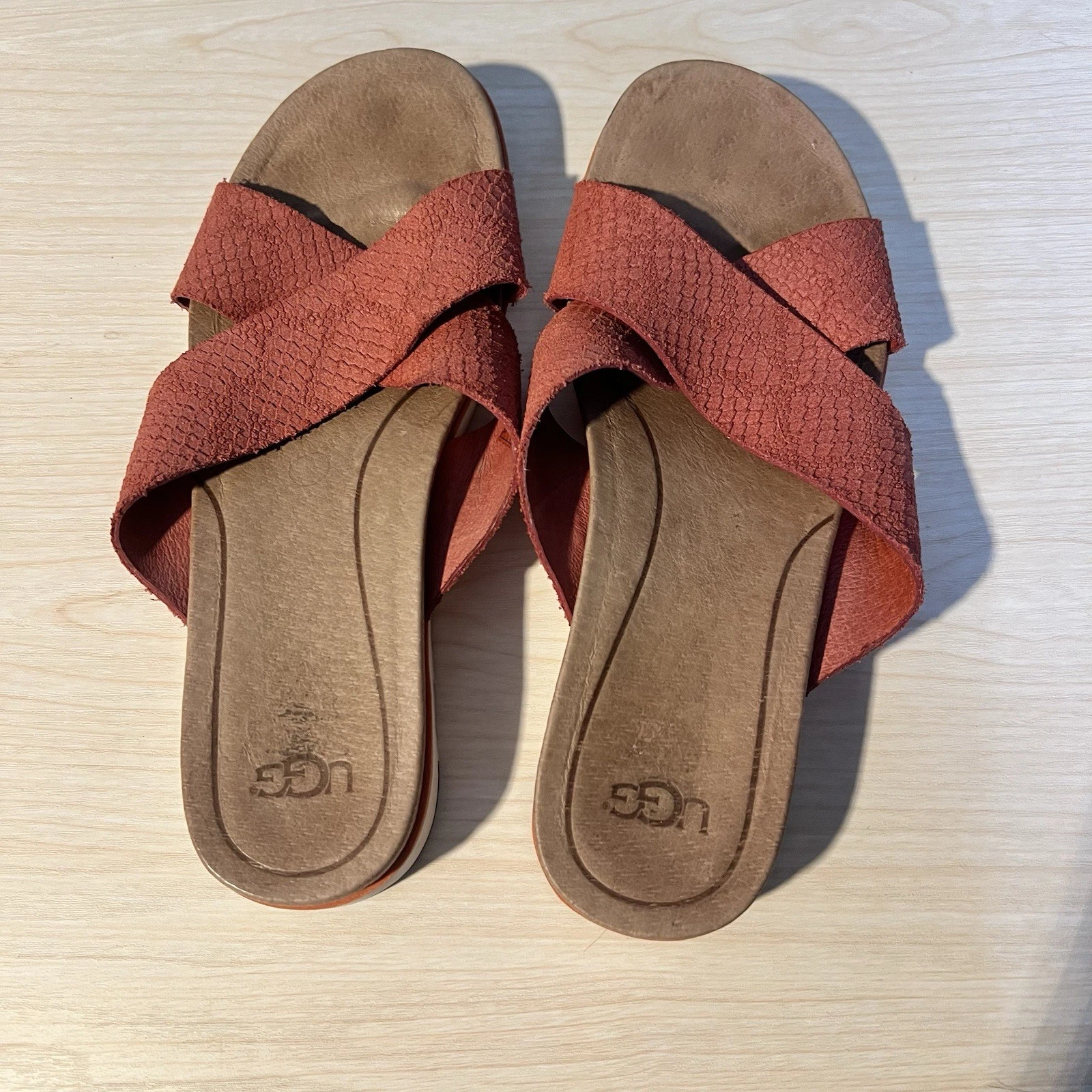 Sandali UGG Kari donna 8 pelle corallo rosso comodi cinturino incrociato slip on