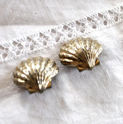 Boucles d'oreilles CLIPS vintage Coquillage argenté 3cm - Photo 1/4