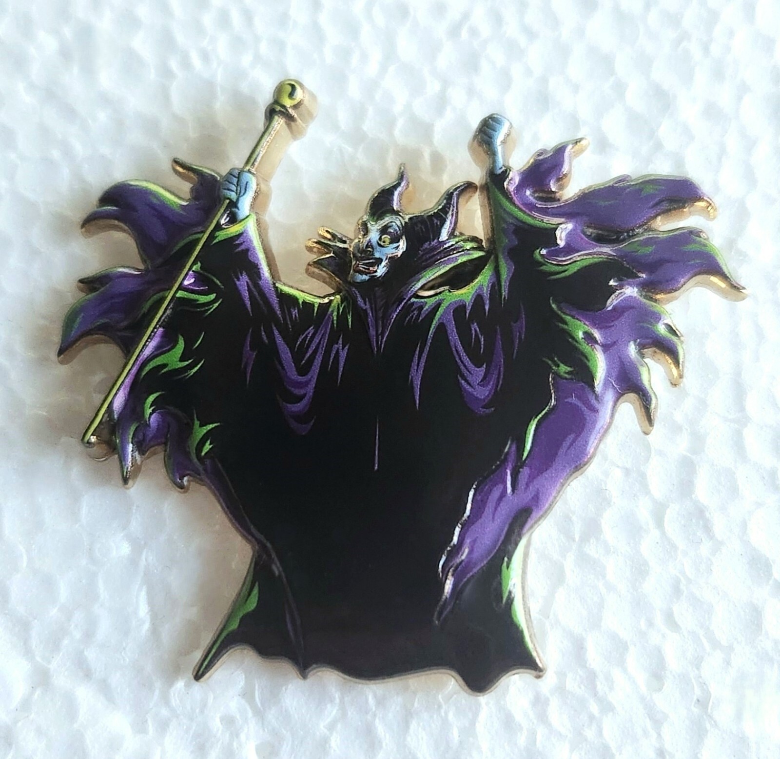 D23 EXPO 2024 DISNEY DEC TWDC MALEFICENT NEON VILLAINS MYSTERY PIN LE 400