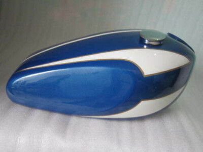 Triumph T160 Trident Blau & Weiß Lackierter Benzintank