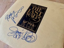 AUTOGRAPH : THE LAST WALTZ - Joni Mitchell & Robbie Robertson Signed - Beckett