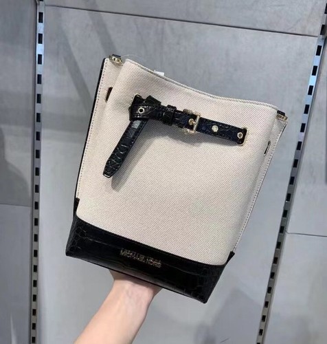 MICHAEL KORS EMILIA SMALL BUCKET MESSENGER BAG BLACK - Picture 4 of 9