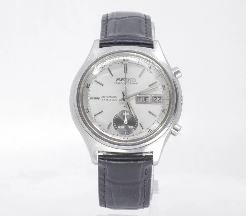 Vintage SEIKO 7018 8000 FLYBACK CHRONOGRAPH PANDA MENS WATCH 1971