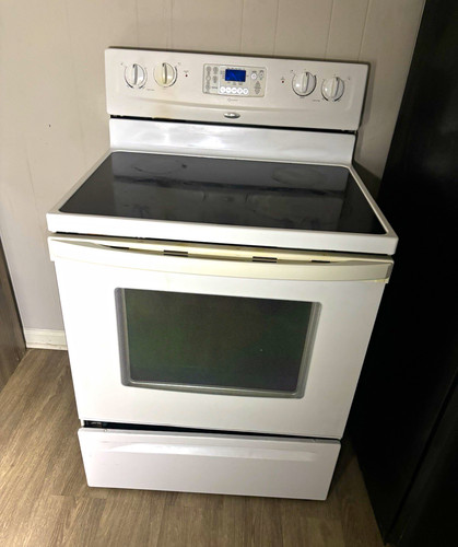 Frigidaire White Freestanding Electric Range Radiant Glass Top, Digital Display