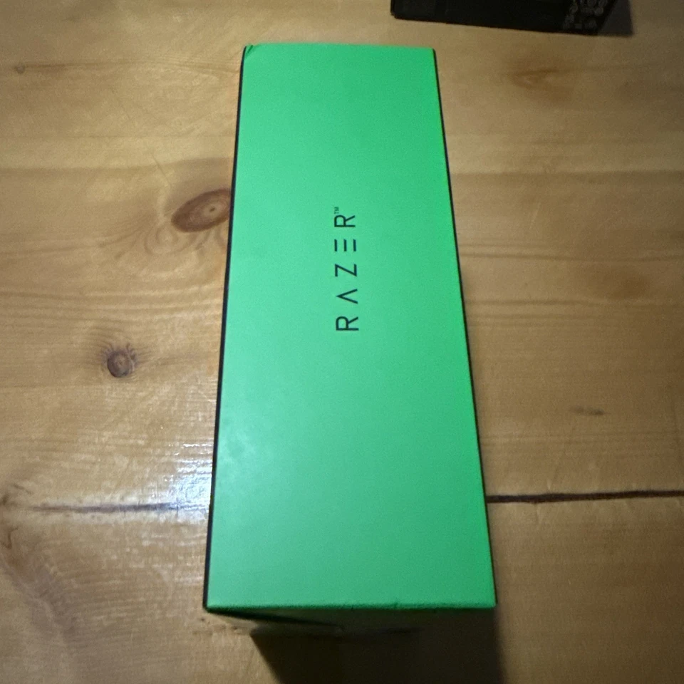 Razer Cobra Pro Lightweight RGB Gaming Mouse Wireless White Sealed - Image 4 of 4