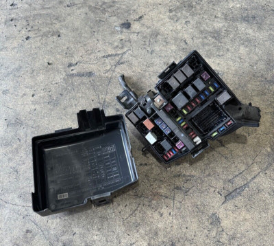 2011-2013 Kia Optima Auto Engine Fuse Box Relay Panel 18790-01316