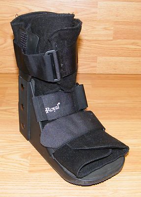 DeRoyal (Medium) Short Black Ankle Medical Boot Walking Foot Fracture Brace USED