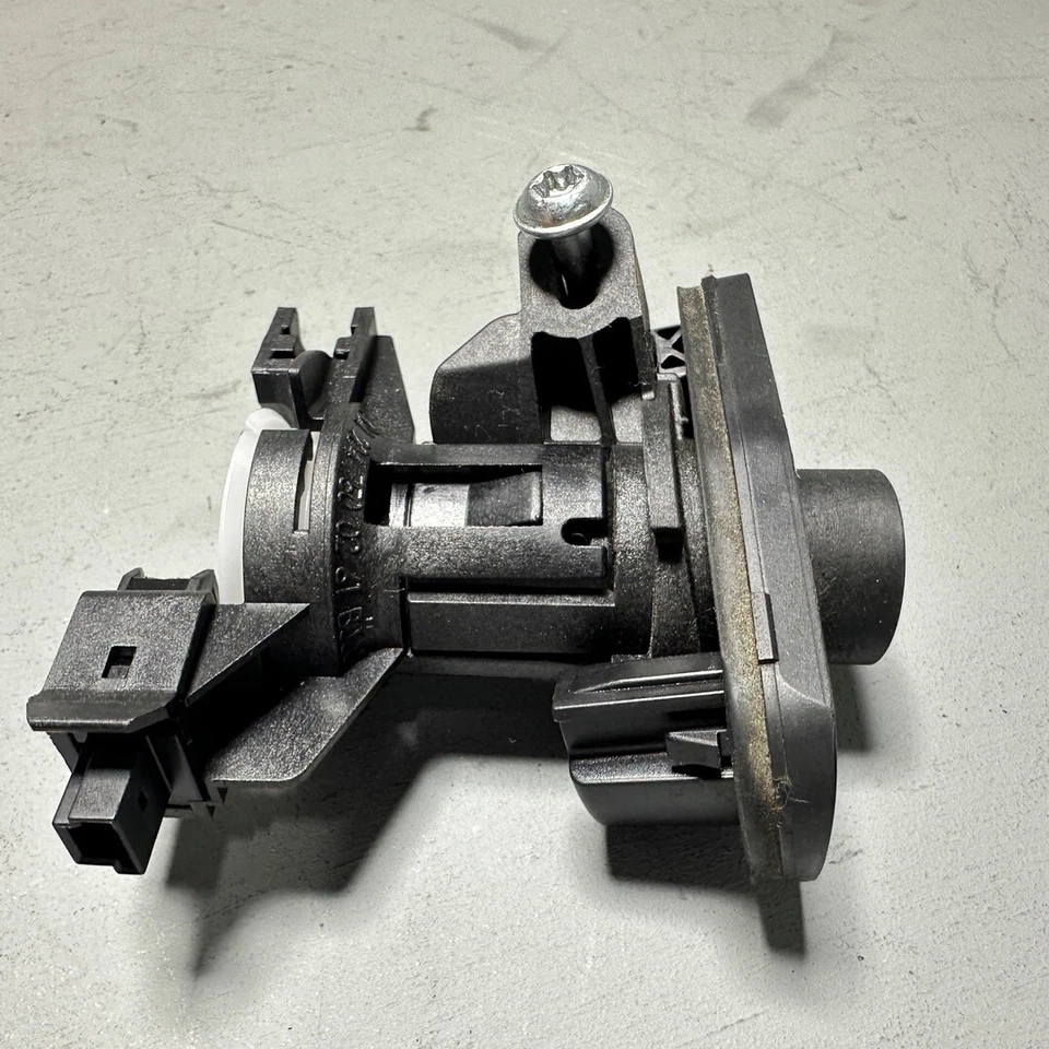 Оригинальный цилиндр замка крышки багажника Mercedes-Benz E550 2010-2017 годов выпуска - Изображение 3 из 4