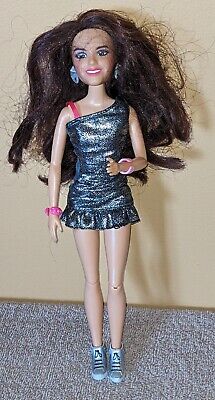 Nickelodeon Victorious Tori Vega Singing Doll New in damaged box Rare