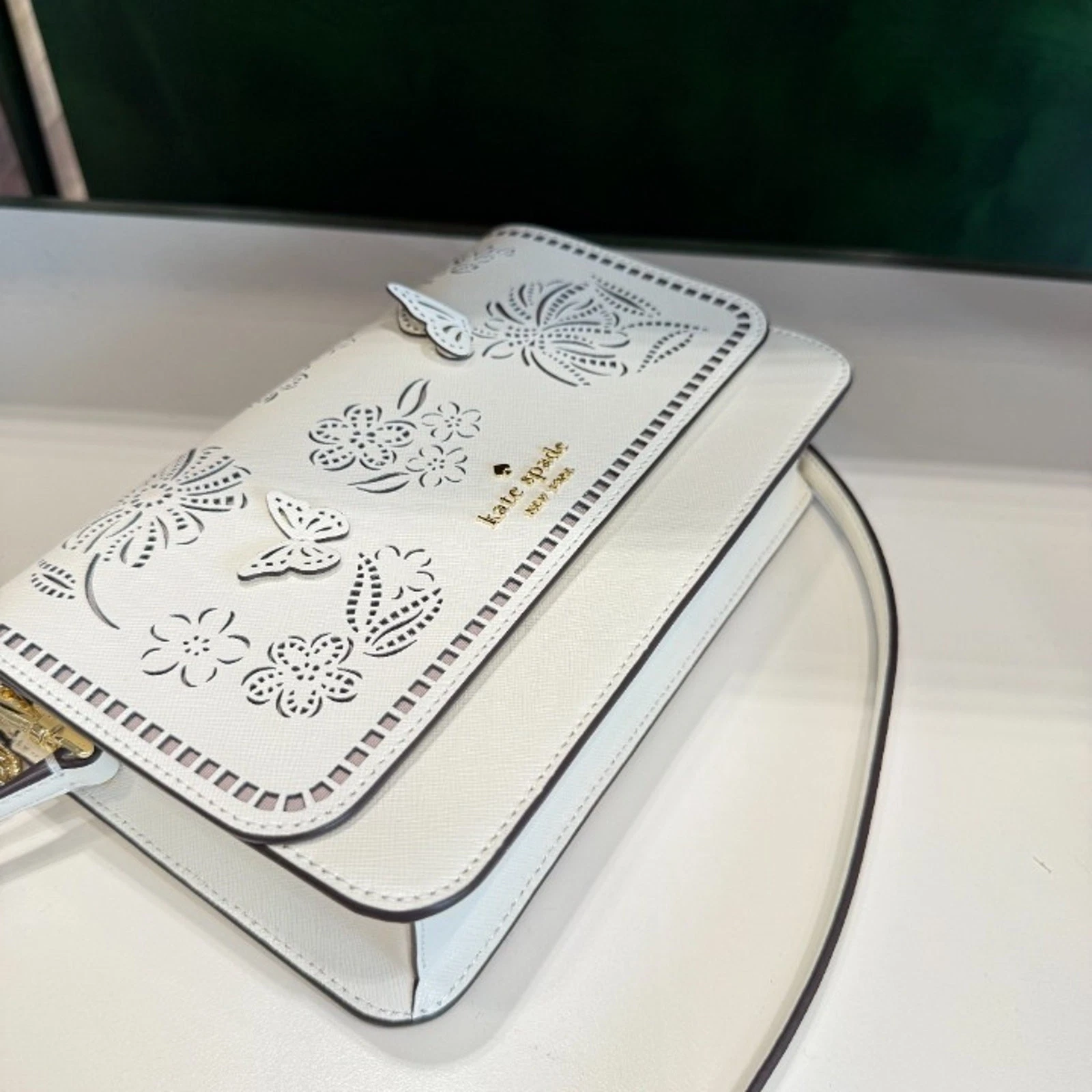 Tracolla convertibile in salice traforato Kate Spade KL036 Madison in meringa