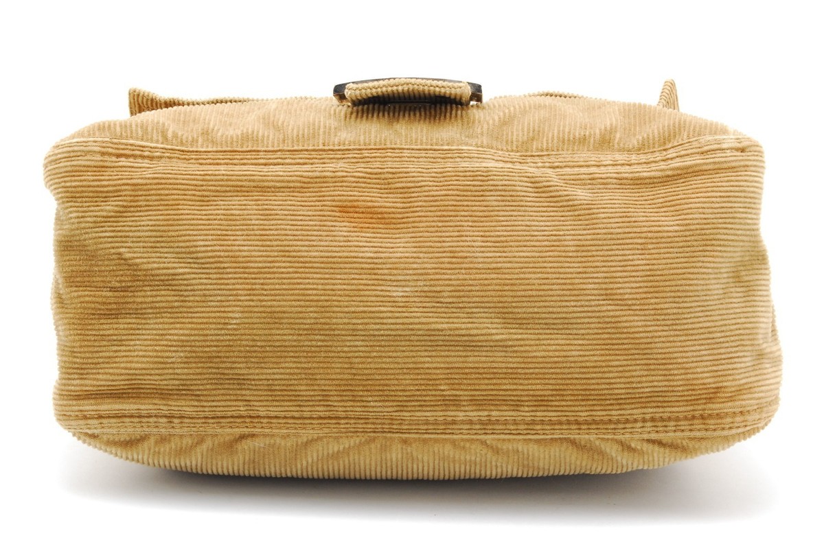 バッグ Fendi corduroy mamma baguette bag FENDI Corduroy Mama Baguette Beige 1093216 | FASHIONPHILE