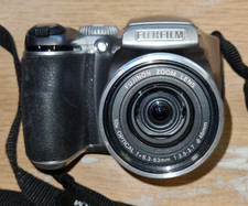 Fujifilm Finepix S5700 7.1MP 10x Zoom Digital Camera Fully Working