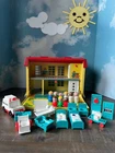 COMPLETE. Vintage Fisher Price Little People HOSPITAL #931 and Accessories