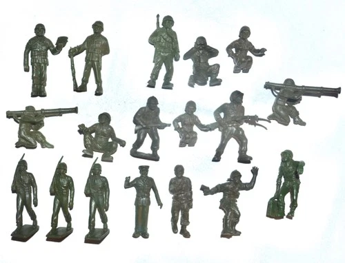 Vintage 1950s Marx 60mm Combat Army Soldier Plastic Playset Figures