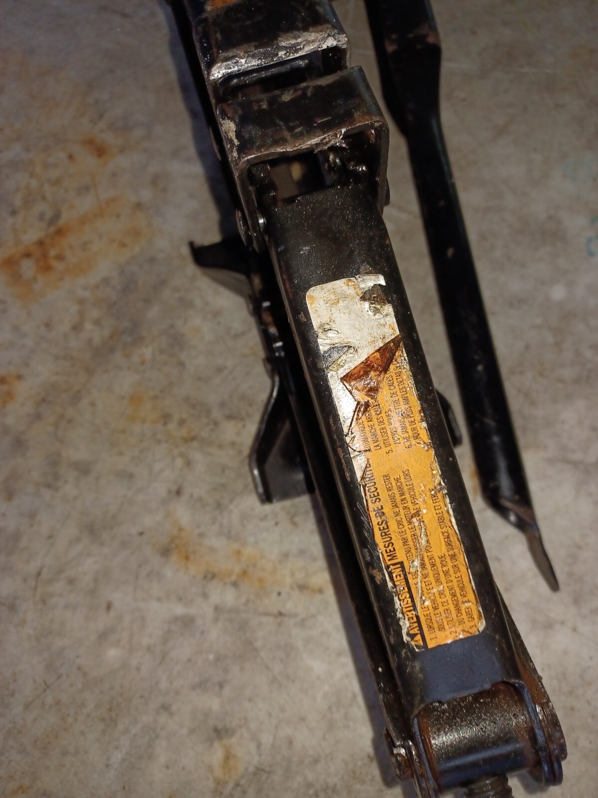 0712 Nissan Sentra Emergency Scissor Jack & Lug Wrench Tool Set Tire