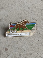Pin’s Hippodrome De Vincennes Sulky Cheval +