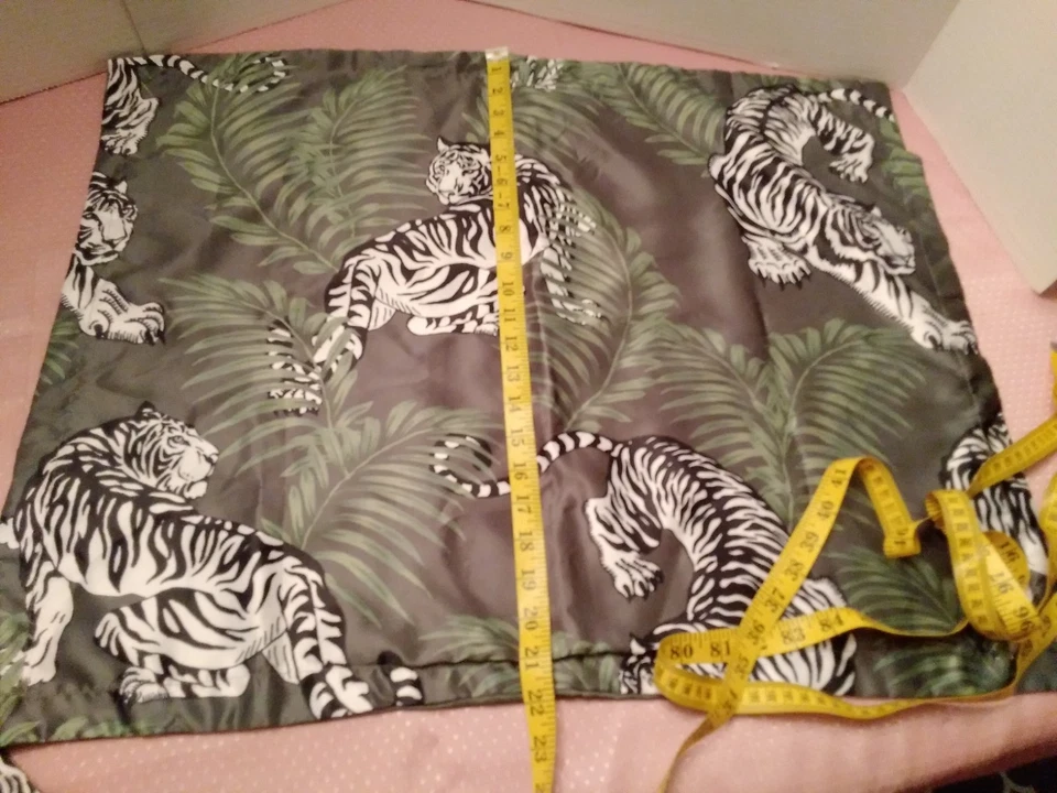 Z Gallerie Tigresa Motivo Selva Blanco y Negro Cebra Rayas Satinado Fundas Estándar Foto 4 de 4