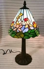 Vtg Tiffany Style Stained Glass Table Lamp 17 Inch Bedside Floral Metal Base