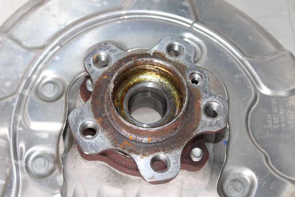 Portador de rueda de buje de husillo trasero izquierdo BMW OEM G11 G12 740i 760i 750i 2016-2022 Foto 3 de 4