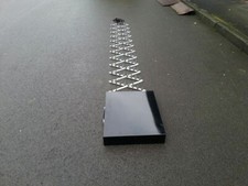 US Polizei Strassensperre Krähenfüße Reifenkiller Spikes Nagelsperre Nagelkette