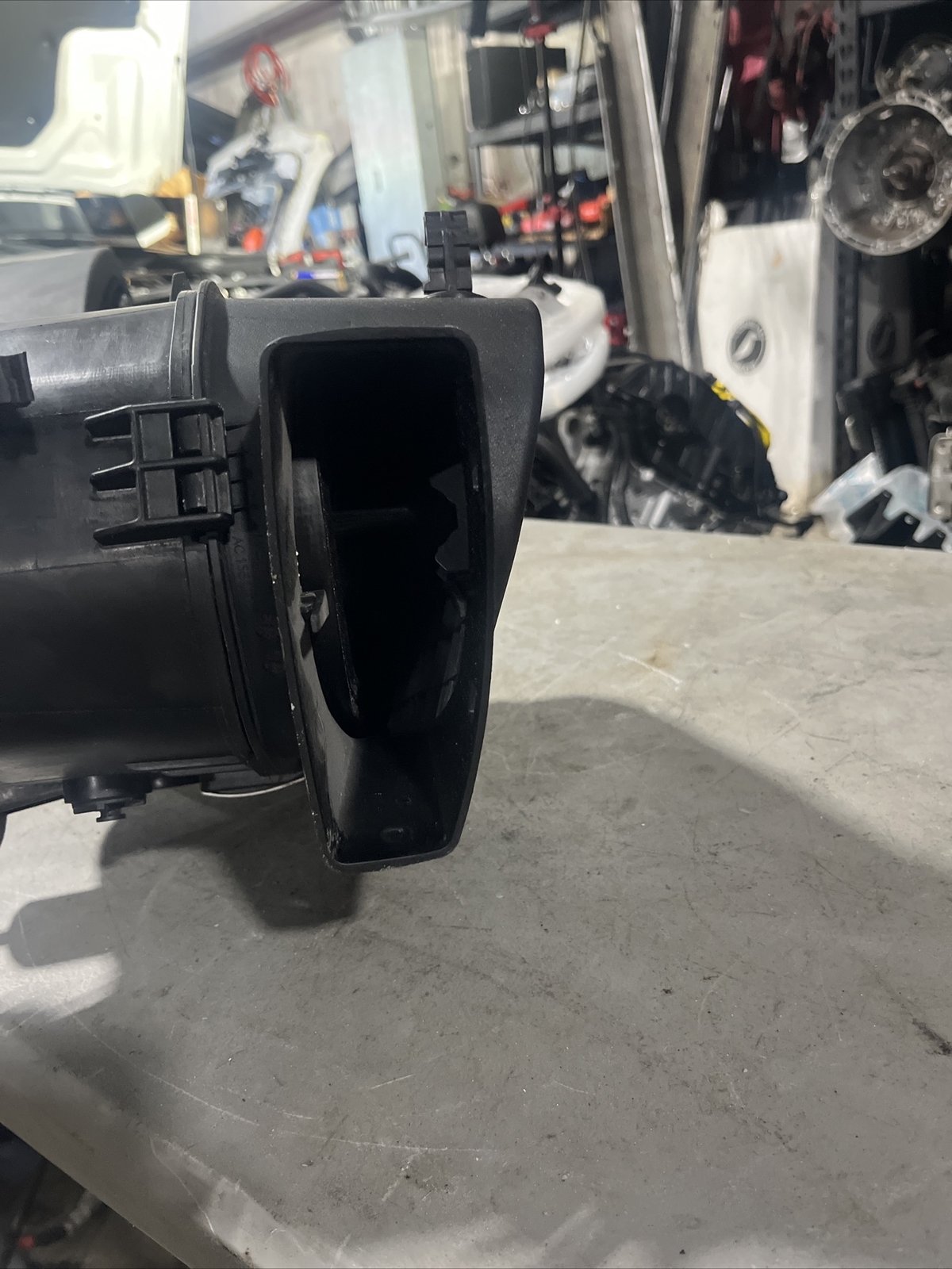 MASERATI LEVANTE 3.0L ENGINE RIGHT AIR CLEANER HOUSING FILTER BOX OEM 2017-20 ✔️