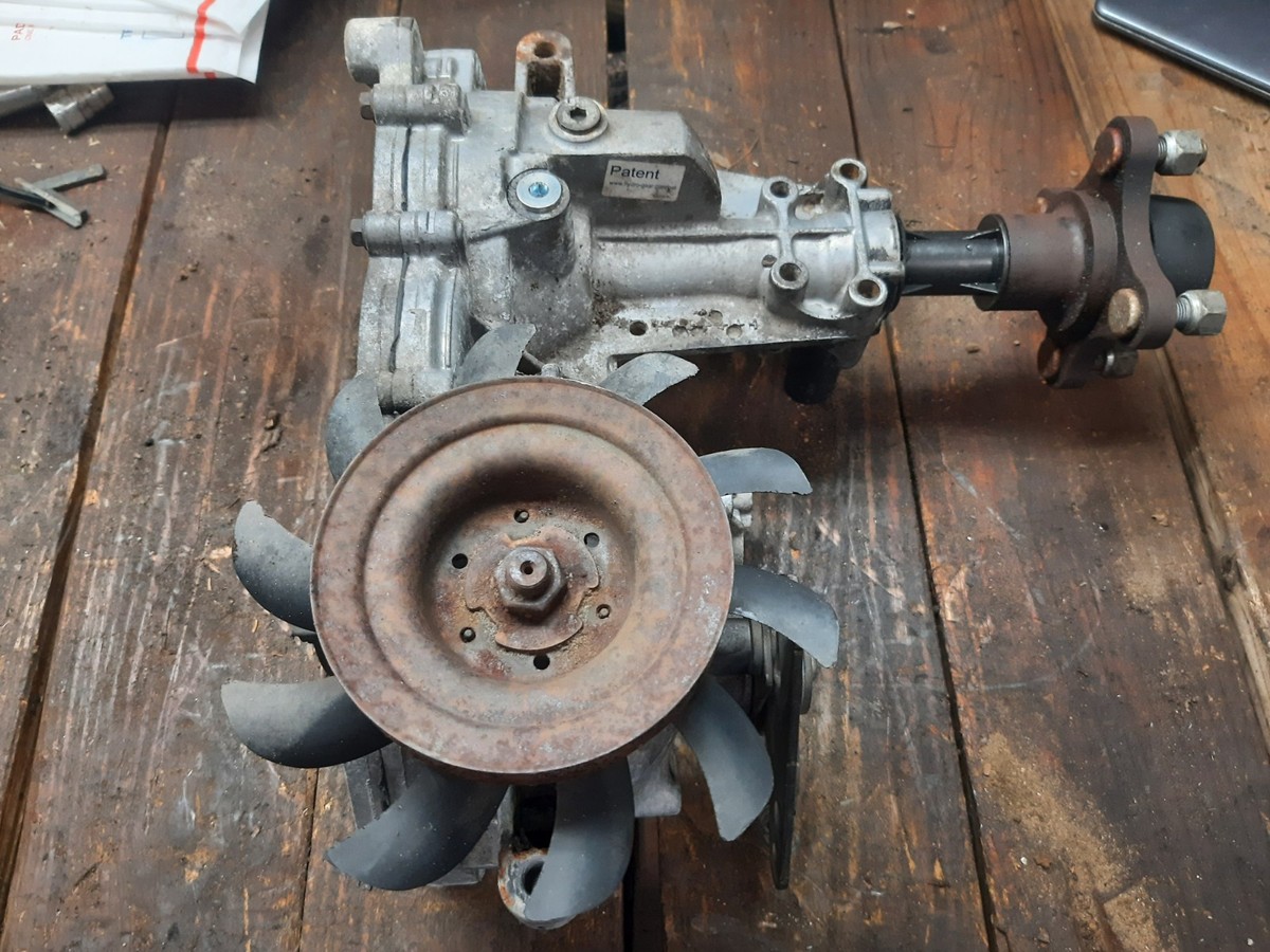 JEEP バッテリートレイ とドレンチューブ Ｍ151 Ｍ151Ａ2 ジープ　7 JEEP バッテリートレイ とドレンチューブ2個 M151 M151A2
