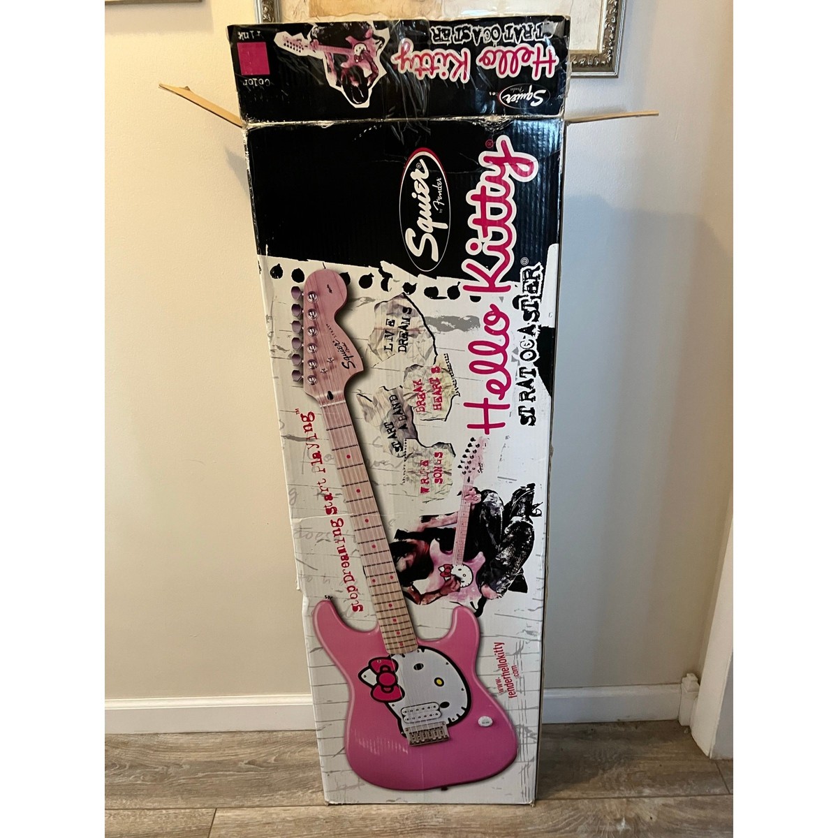 【レア】Fender Hello Kitty 2005 エレキギター【超美品】 2005 Squire Fender Hello Kitty Sanrio Stratocaster Electric Guitar