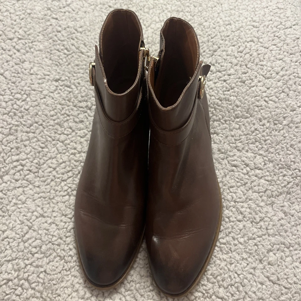 Bota COACH Debi couro nogueira tornozelo dourado com zíper, tamanho 9 como está - Imagem 2 de 4