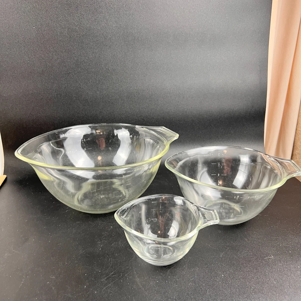 Vintage Pyrex Glass Measure/Mix Teardrop Nesting Bowls 1,3,8 Cup Set Of 3 - Image 2 of 4