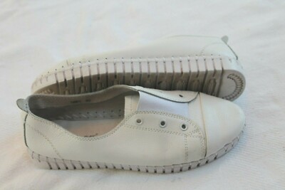 BM Bernie Mev White leather Flats athletic Shoes Slip on Size Eur