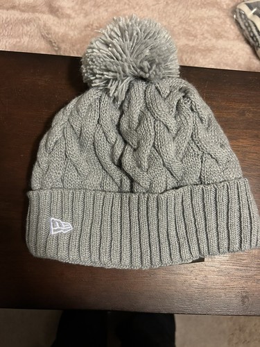 Women's New Era Gray Seattle Seahawks Swift Cable Cuffed Knit Hat with Pom - Picture 8 of 9