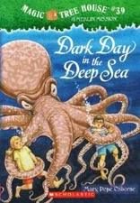 Dark Day in the Deep Sea (Magic Tree House, No. 39) - Paperback - VERY GOOD