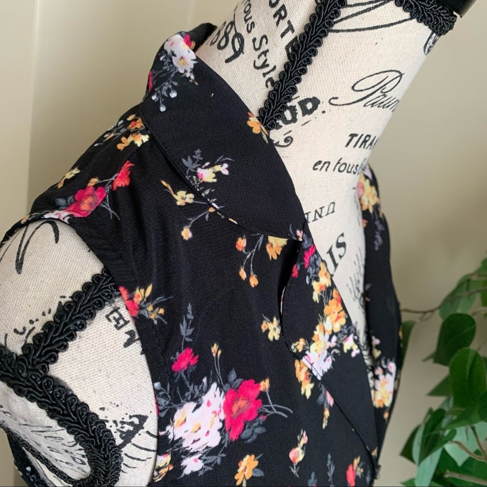 Max Studio Sleeveless Button Down Collared Floral… - image 8