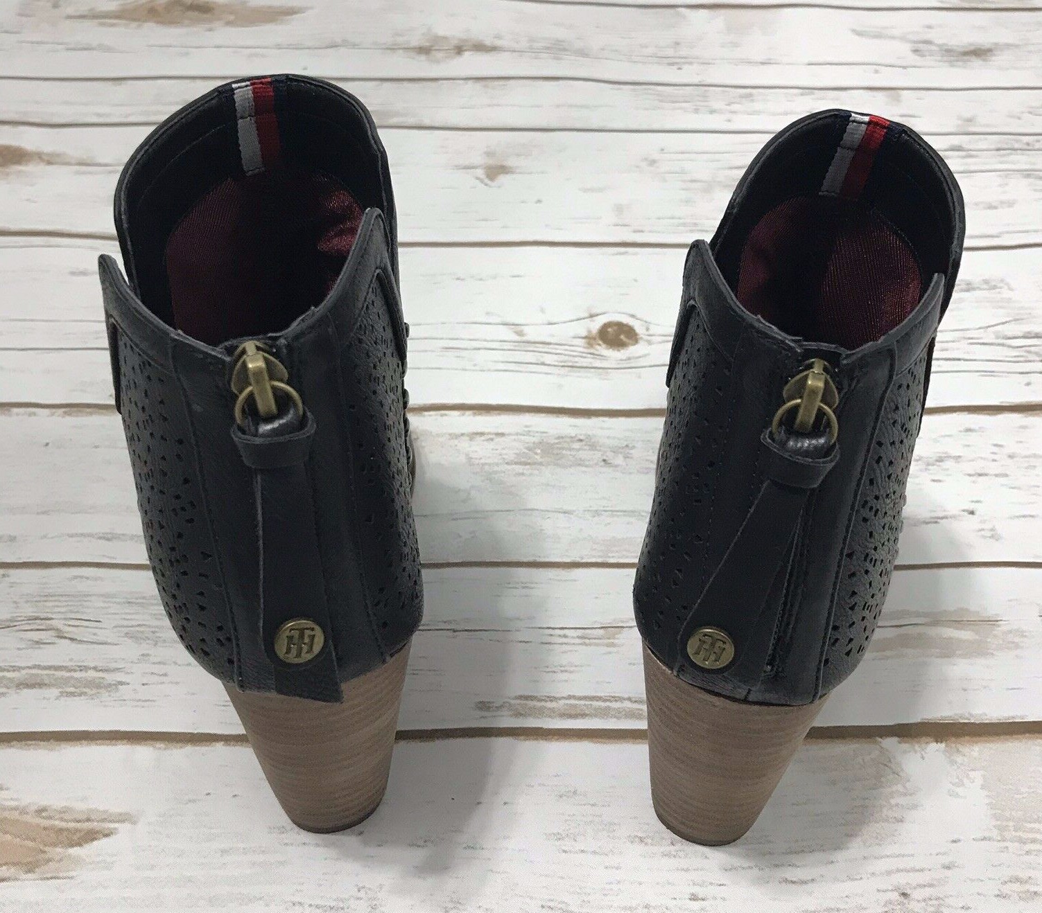  Tommy Hilfiger Women's Ankle Boots Western Lyra Black Block Heel Sz 9.5 thumbnail 6