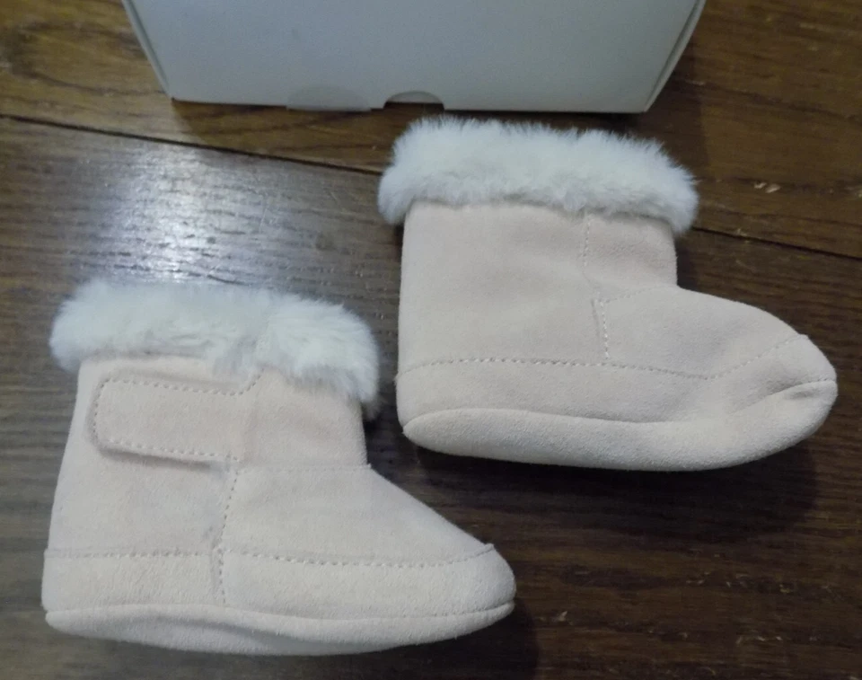 Lote Botas Zara Bebé Beige SUPER SUAVES Forradas de Piel Sintética 3-9 Mo y 4 Pares Calcetines 1-6mo Foto 4 de 4