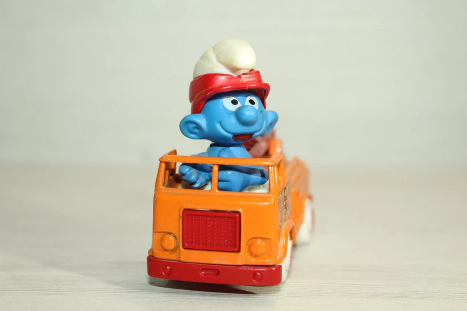 SMURFS SCHLUMPF CAR 1/43 "PITUFO BOMBERO" SMURF GUISVAL MADE IN SPAIN 80s - Imagen 3 de 4