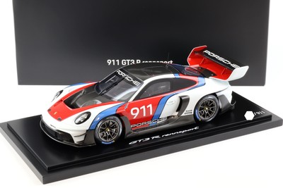 1:18 Spark Porsche 911 992 GT3 R Racing #911 Bianco / Red/Blu Wap
